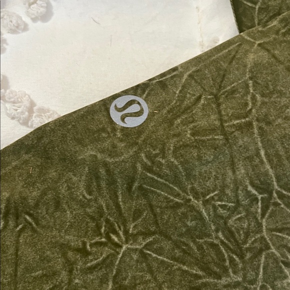 Lululemon leggings and Aeri Cream Pullover and Olive Green Leggings Set - Picture 6 of 8